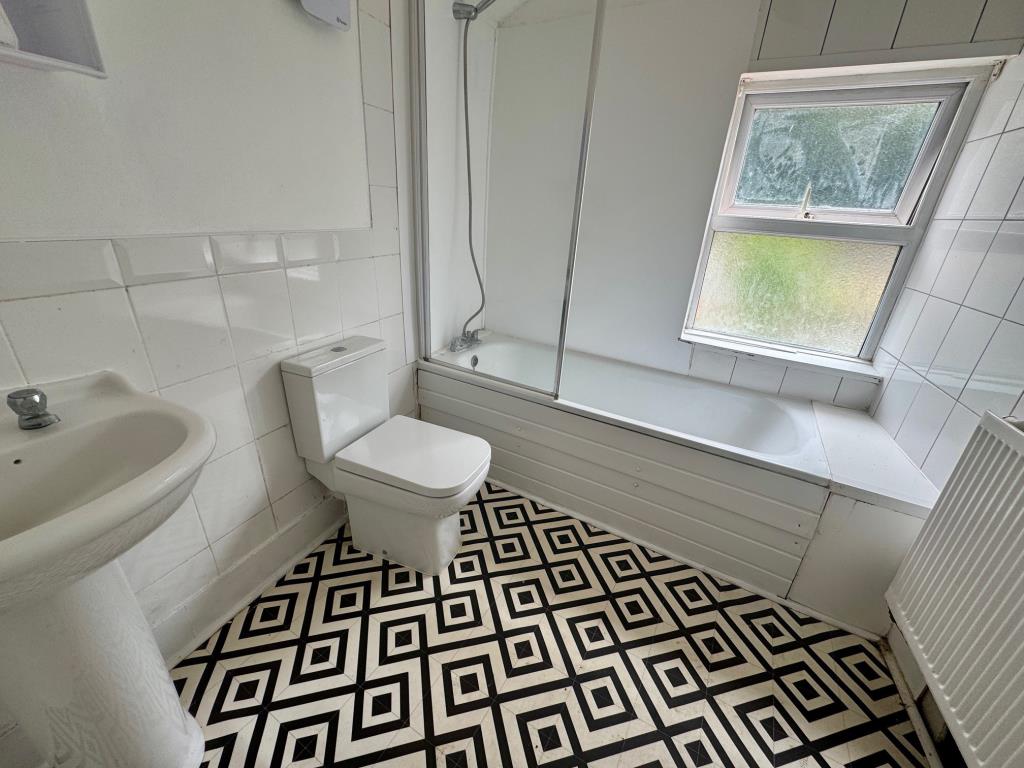 Lot: 56 - TWO-BEDROOM MAISONETTE - Bathroom